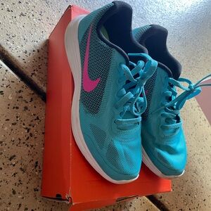 Nike Women's Teal and Pink Athletic Shoes